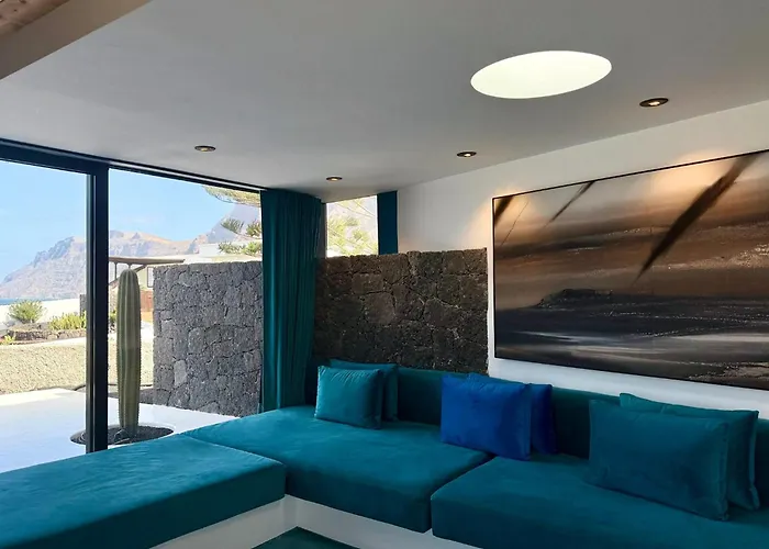 Canaryislandshost I Petra Villa Famara