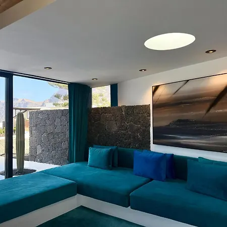 Canaryislandshost I Petra Villa Famara